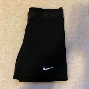 NIKE BIKER SHORTS